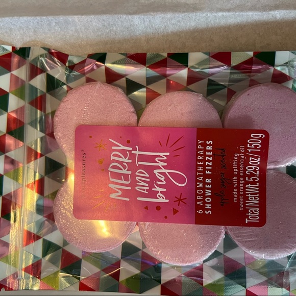 Aeropostale Merry&Bright stocking stuffer bundle-2pk lipgloss and bath fizzies. - Picture 2 of 4